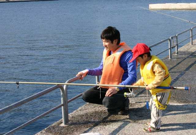 親子で釣りを楽しもう 子供と一緒に楽しめる釣り4選や注意したいこと 釣りメディアgyogyo